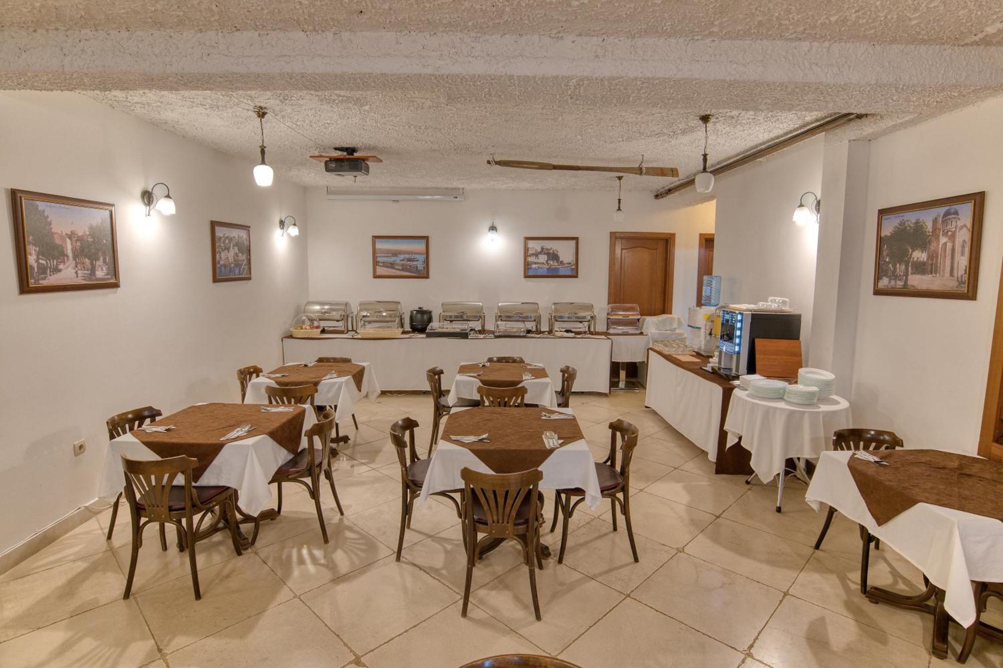מלון Garni Milica 4*